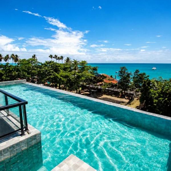 Apê com varanda a 50 m das Piscinas Naturais