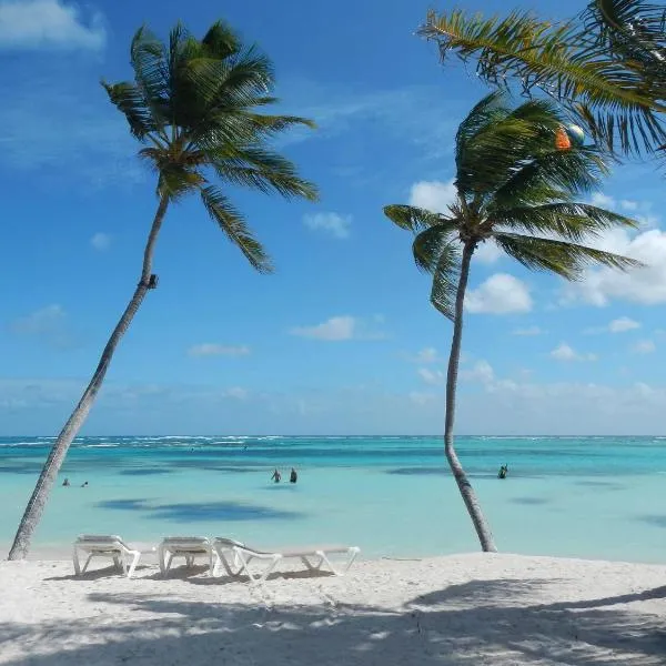 Los Corales Tropical Suites Villas and Homes - Beach Club, Spa, Restaurants - playa Bavaro, hôtel à Punta Cana
