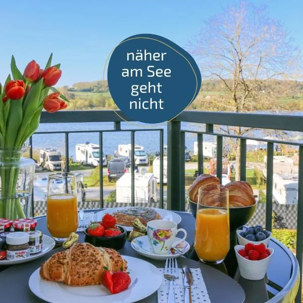 Design-Apartment direkt am Möhnesee - mit traumhaftem Seeblick, Balkon, Pool, Sauna und Aufzug，默赫內塞的飯店