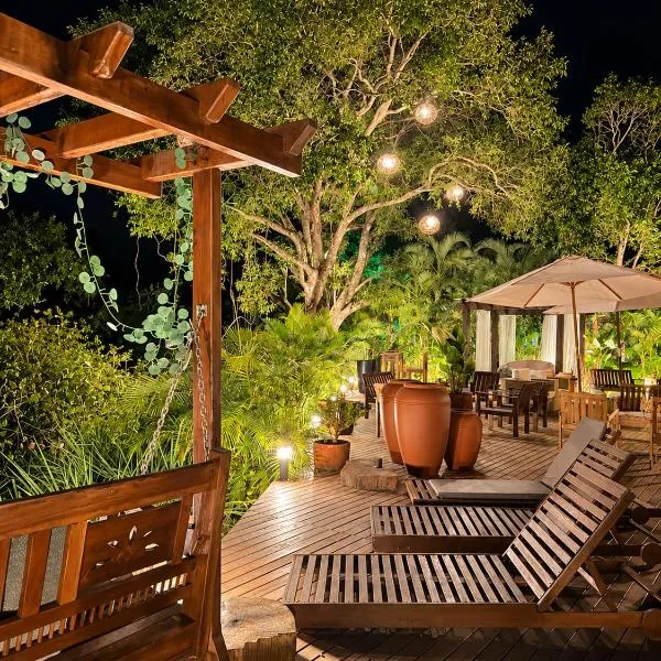Pousada Villa Verde - Frente para a Praia do Farol Centro,位于蜜岛的酒店