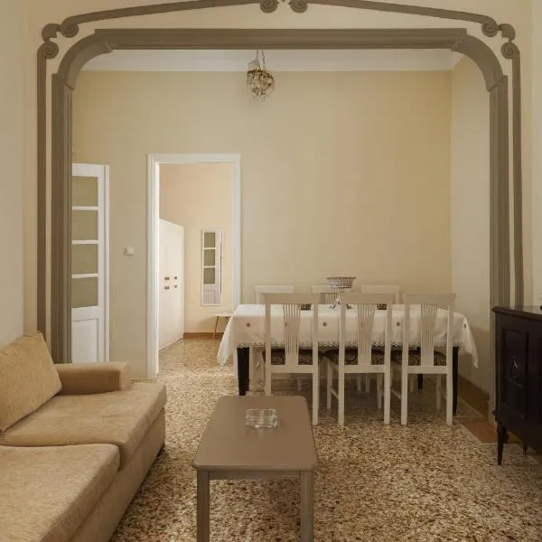 Viesnīca Eirini Home pilsētā Androsa