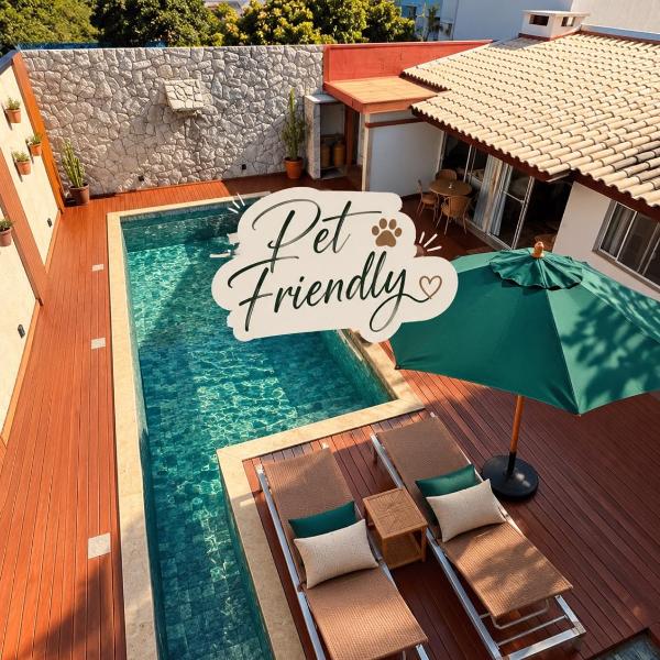 Casa com piscina em frente à Praia do Santinho
