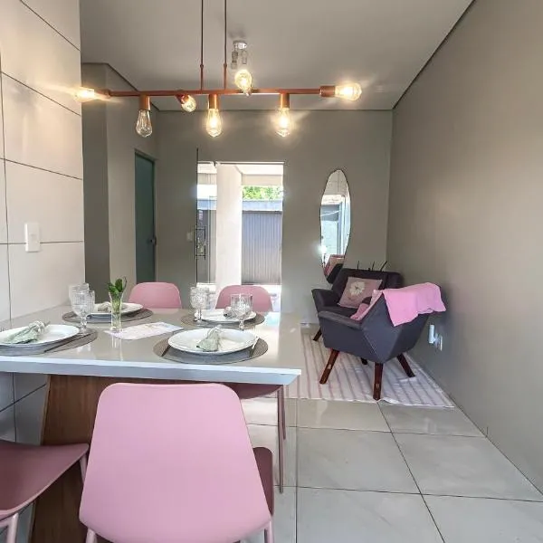 Rosa Serena - Conforto, silêncio e garagem - Casa com 2 quartos, próximo a rodoviária e aeroporto, hotel sa Palmas