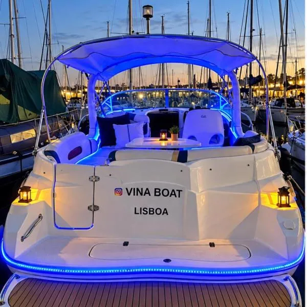 VINA BOAT - Unique Stay in Lisbon Marina, hotel i Lissabon