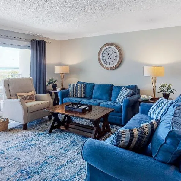 Condo in oceanfront complex with pools private beach access and balcony, hotel in Destin
