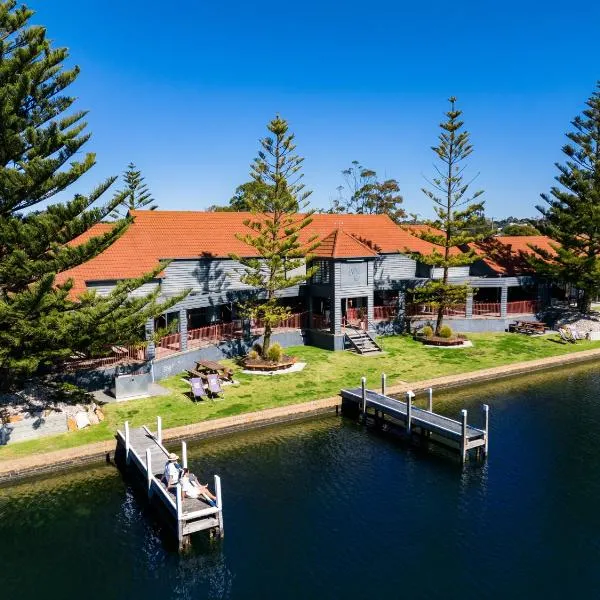 Mariners Cove Waterfront Motel and Apartments、ペインズヴィルのホテル