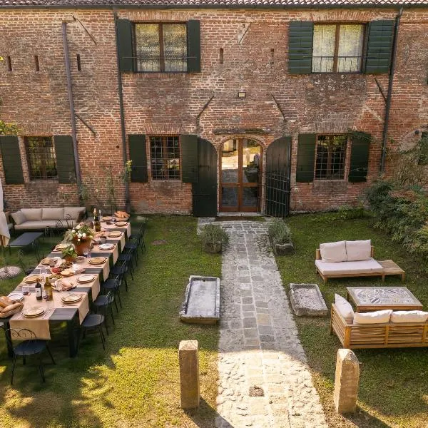 Big Scuderia Country Mansion 5500SquareFeet, hotel a San Pietro Viminario