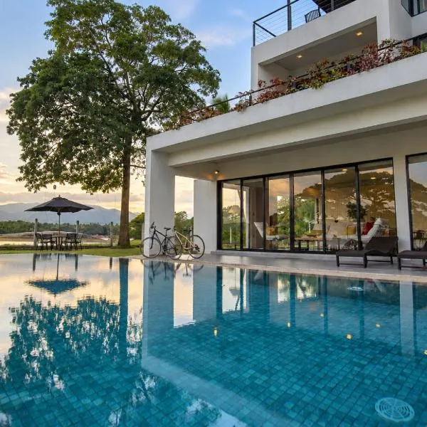 Lakefront Private Pool Villa Full Privacy Nature Escape, hotel a Melsiripura