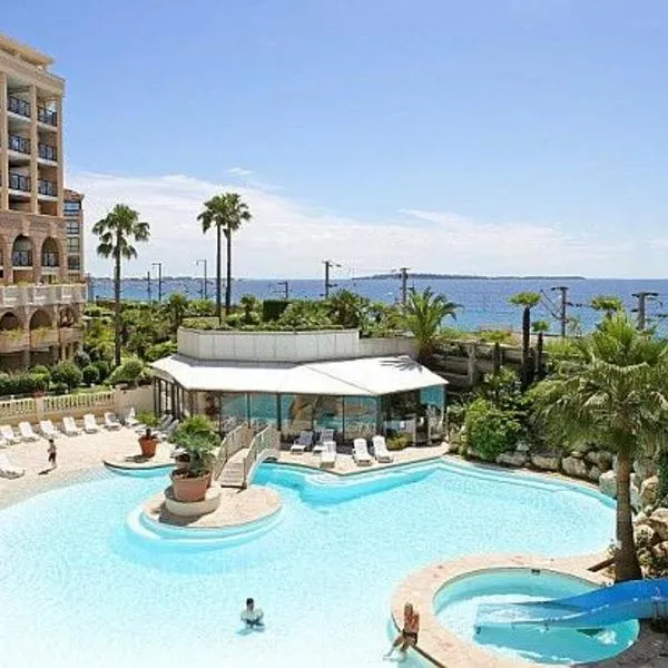 2 rooms by the sea in Cannes La Bocca, hotel sa Cannes