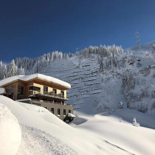 Mondschein Chalet Ski-In Ski-Out,位于施图本阿尔贝格的酒店
