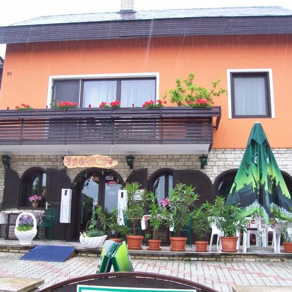 Júlia Vendégház, hotel v destinaci Zalakaros