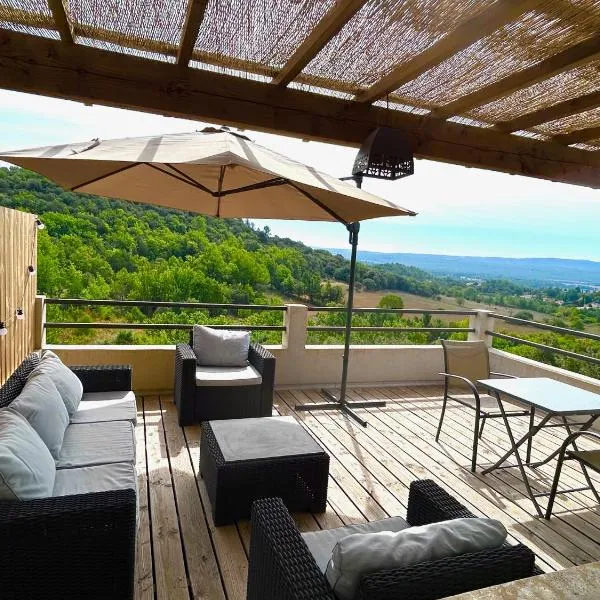 Studio au calme, grande terrasse avec vue vallée, Hotel in Ginasservis