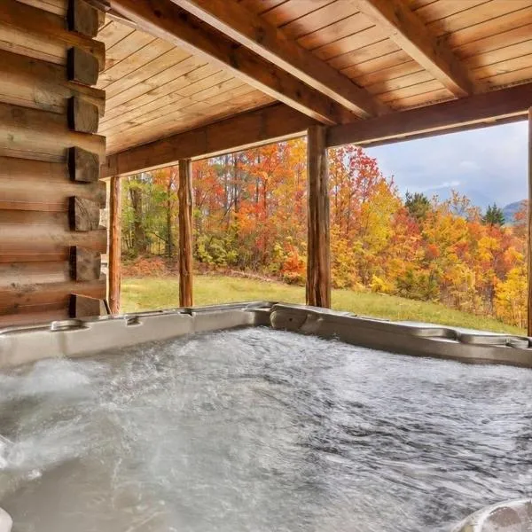 Looky Yonder by Beyond Expectations w Hot Tub, хотел в Гетлинбург