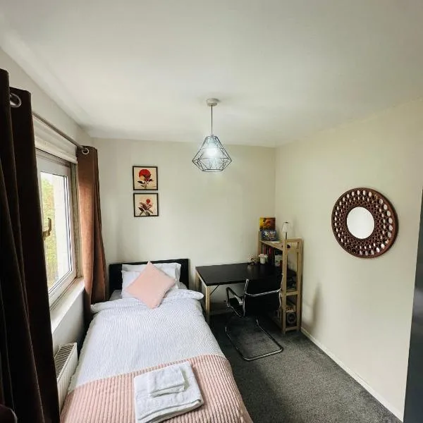 Amina Cottage - Women only, מלון בגלוסטר