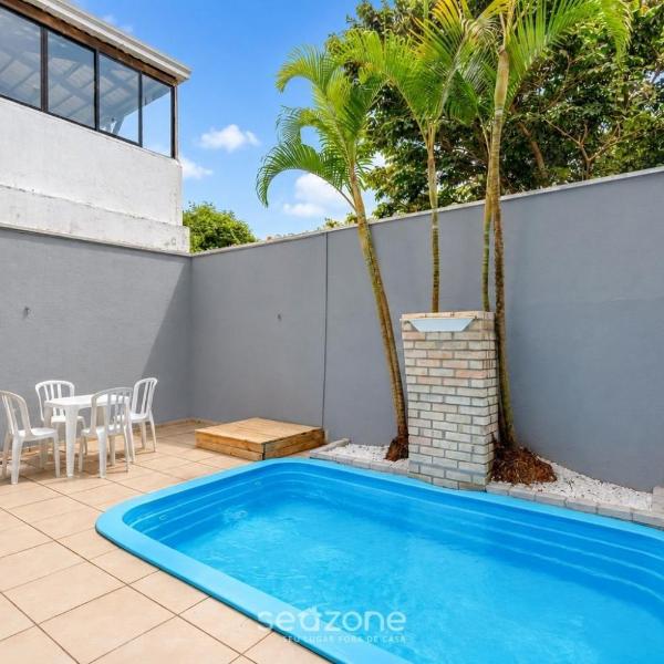 Casa c piscina em cond 150m praia Mariscal CCM004
