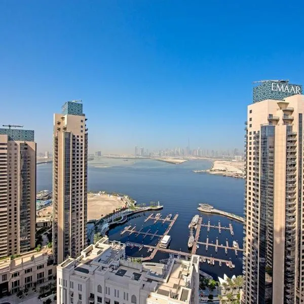 StayShort - Stylish Cozy 3-Bedroom Apartment with Harbour Views in Dubai Creek Harbour, hotel Dubajban