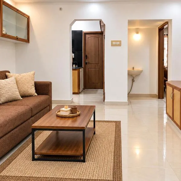 Modern and Luxurious Comfort 2BHK Apartment with AC Bedrooms, Kitchen and Parking in Tirupati Near Railway Station, hotel en Tirupati