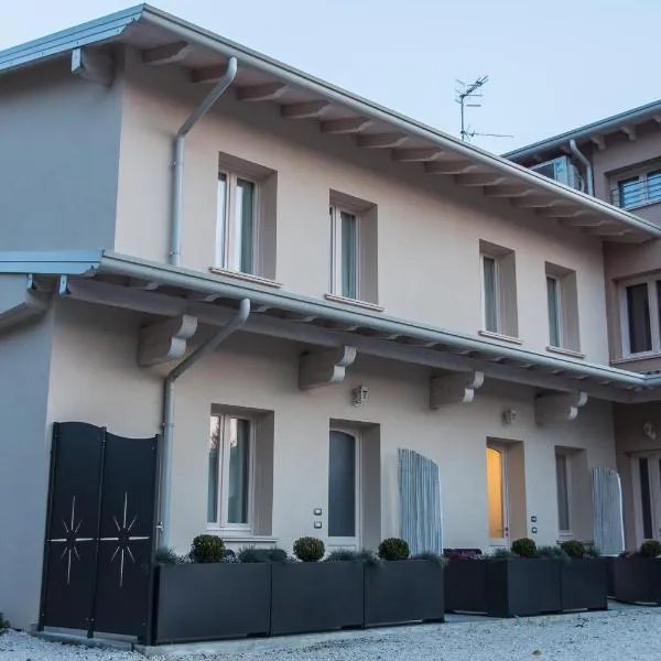 LM House 01, hotel v destinaci Lonato