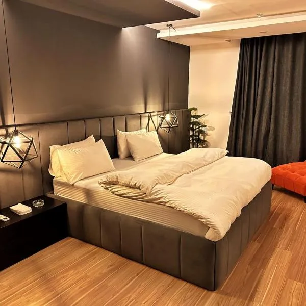 Goldcrest Mall & Apartments DHA, Hotel in Lahore