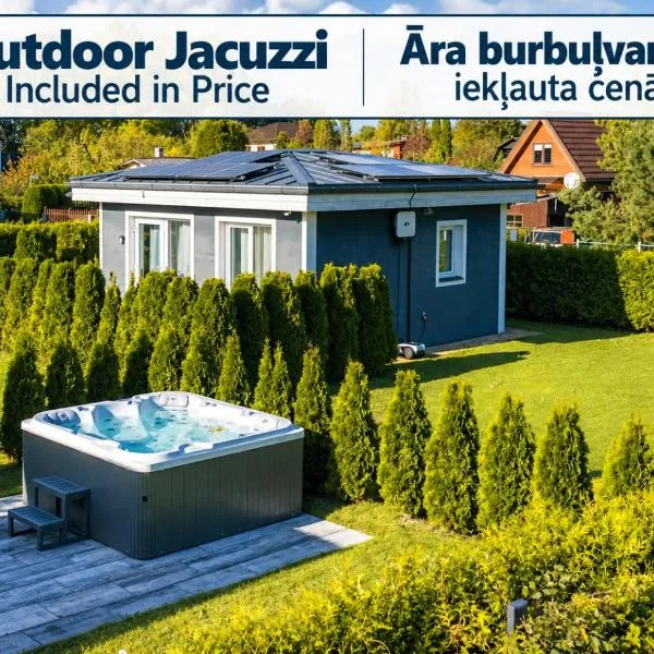 Family Garden House with Outdoor Jacuzzi, Free Parking, Playground, BBQ and AC, hotel din Riga