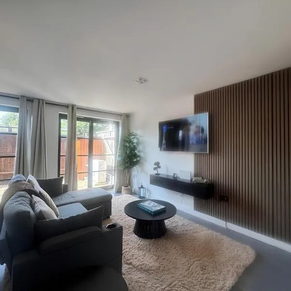 Fussy Stay, Stylish 2-Bed Retreat in Westcliff-on-Sea, hotel Southend-on-Sea-ben