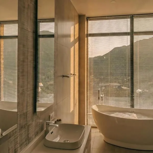 Mtserlebi Resort, hótel í Borjomi