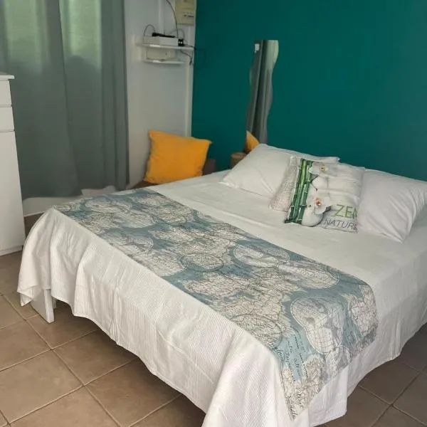 Gîte Zandoli Hamac Piscine Jardin Plage: Anse-Bertrand şehrinde bir otel