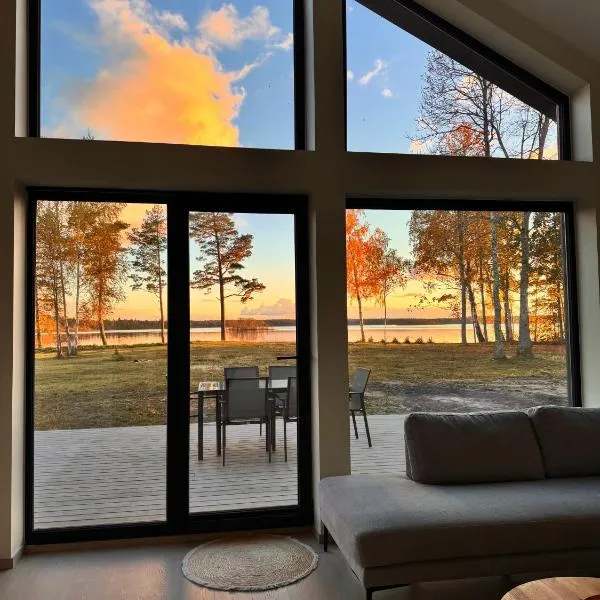 Järvemetsa Stay - Private Lakefront Retreat、Dejevoのホテル