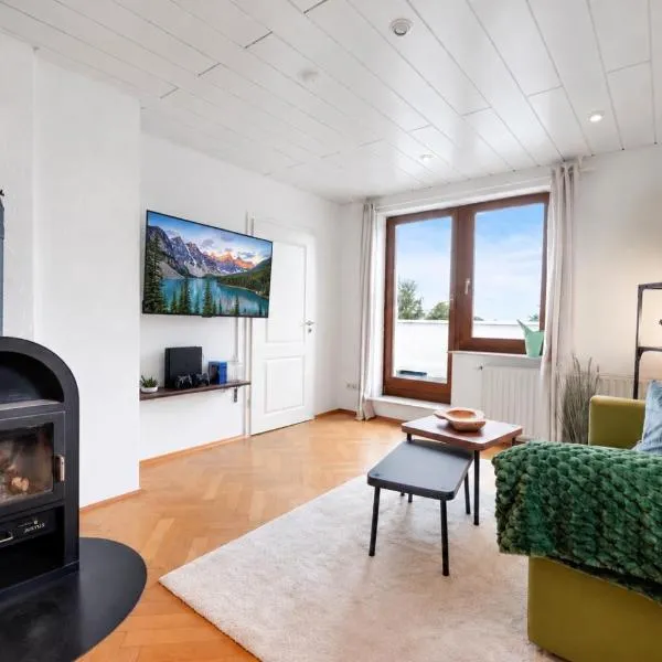 Cosmic Living Bright Apartment with Terrace, Self Check-in & Free Parking, отель в Цвиккау