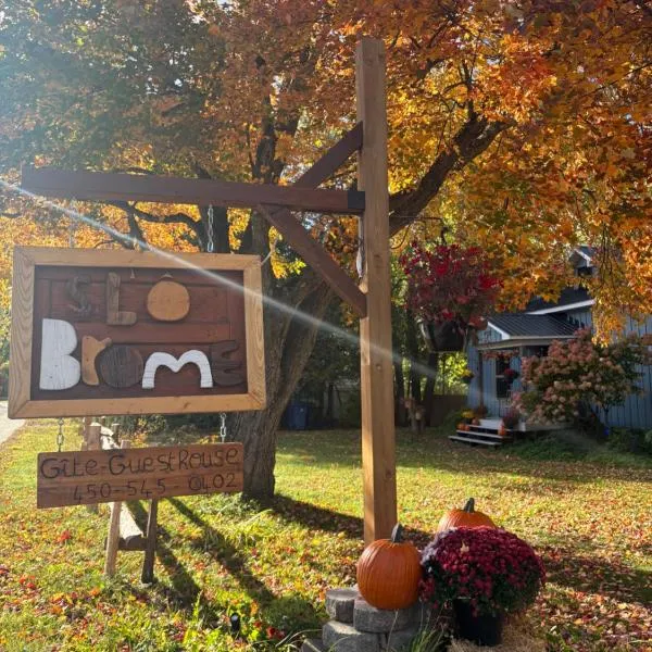 Slo-Brome gîte de charme slow life، فندق في لاك برومي