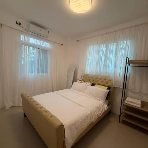 Modern Calbayog Condo near City Center & Airport, hotel en Calbayog