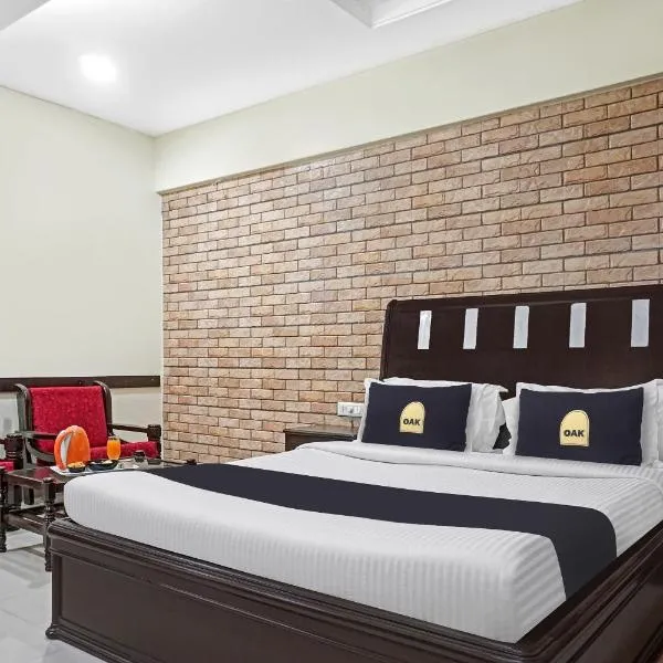 Townhouse OAK Gharonda Residency Near Sant Tukaram Nagar Metro Station, viešbutis mieste Puna