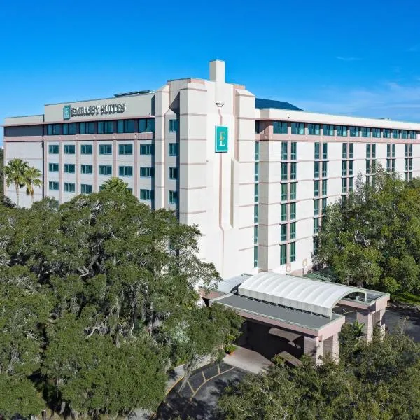 Embassy Suites by Hilton Tampa USF Near Busch Gardens, hotel v destinaci Tampa