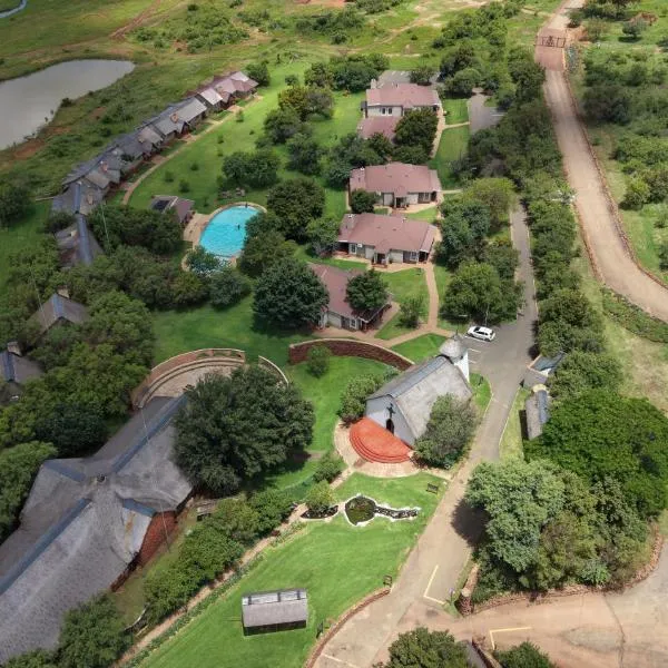 African Hills Safari Lodge & Spa, хотел в Магалисбург