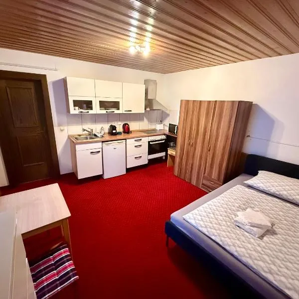 Pension Marina, готель у місті Тукс