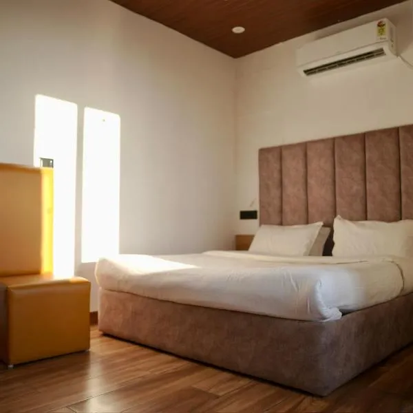 Hotel Atithi Riverside、デヘラードゥーンのホテル