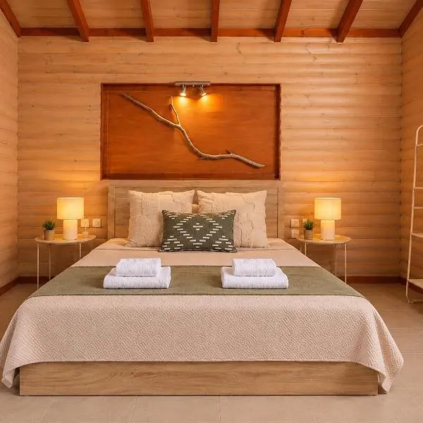 Hilltop Chalet 5, hotel v destinaci Chanioti