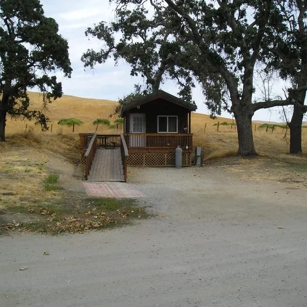 San Benito Camping Resort One-Bedroom Cabin 9, Hotel in Hollister