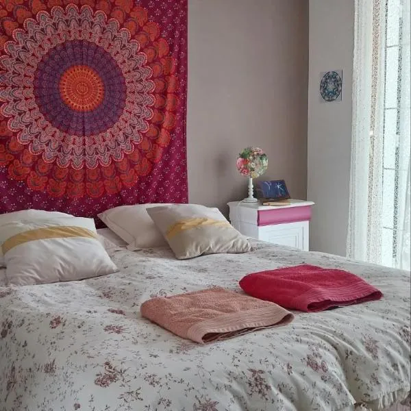 Chambre Cocon, bienvenue chez Sylviane, hotel in Marennes