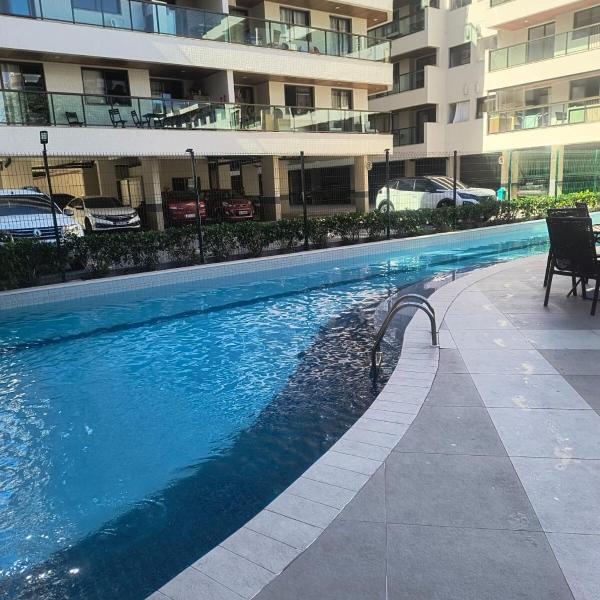 Apartamento Praia do Forte com piscina, churrasqueira e vaga