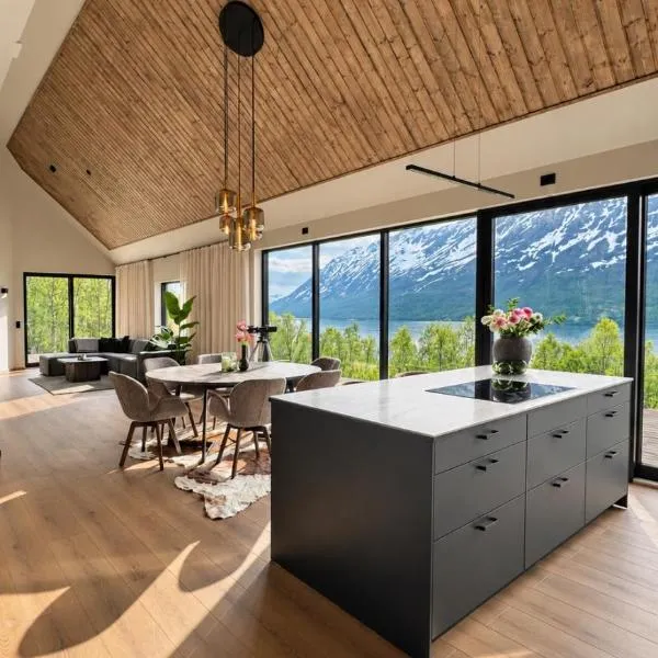 LyNora Lodge - A private fjord retreat, hôtel à Indre Ravelseidet