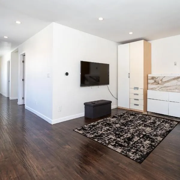 Comfort and Cozy stay Free parking on site, hotelli kohteessa Oakland