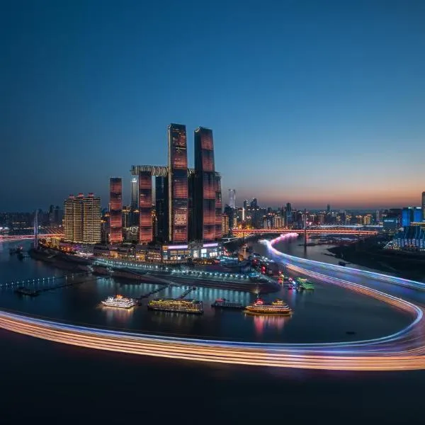 Chongqing Jiefangbei Hongyadong BERKIN High altitude River View Hotel, хотел в Чунцин