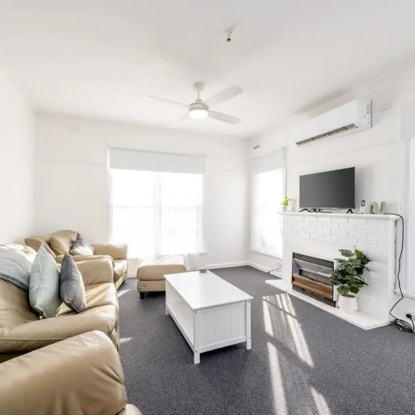 Lil beauty Nth Central near Hosp 3BR Reno w ample parking and Wifi, hotel a Shepparton