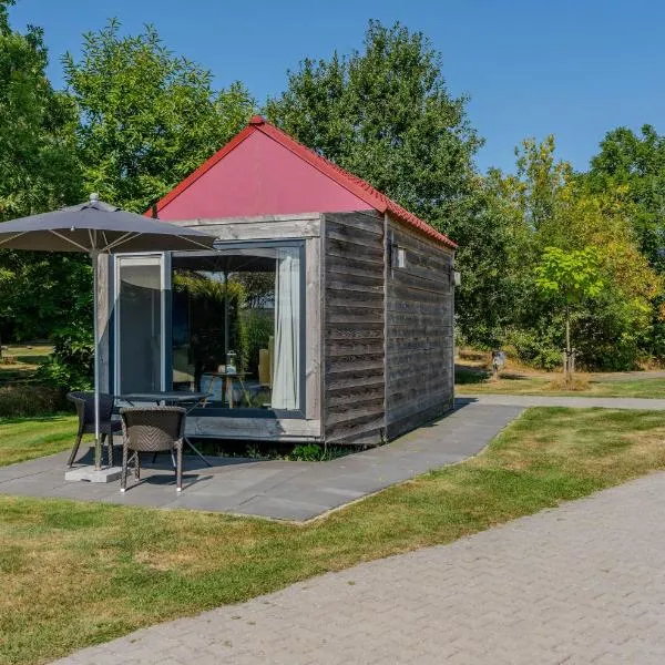 Tiny Cottage op Camping "De stal", hotell sihtkohas Drijber