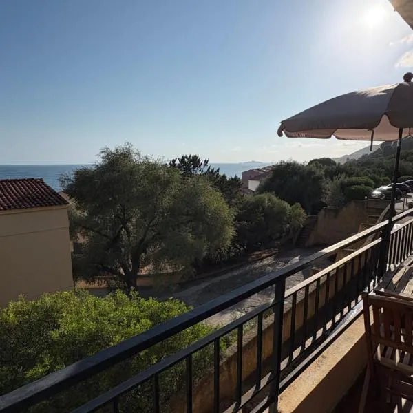 Ajaccio Appartement 41m2 route des sanguinaires terrasse vue mer, hotel u gradu 'Ajaccio'