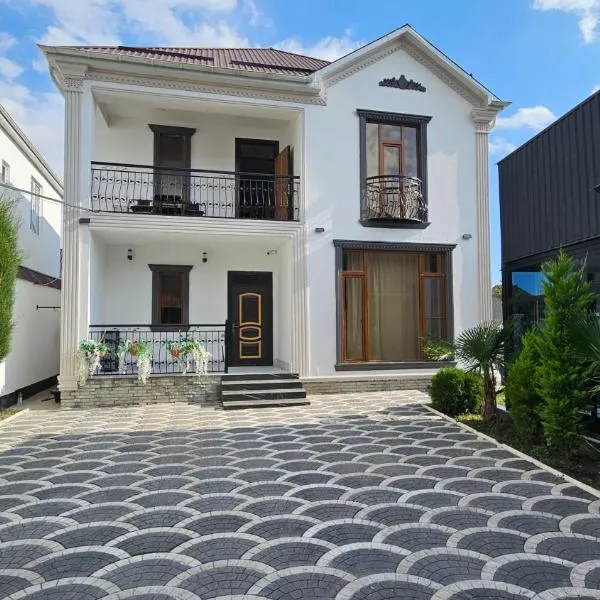 Gabala Milan Villa, indoor heated pool and jacuzzi with garden view, hotell i Gabala