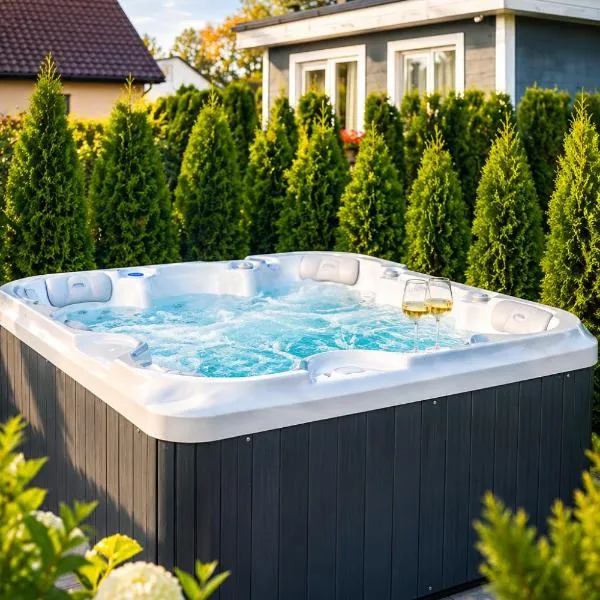Family Garden House with Outdoor Jacuzzi, Free Parking, Playground, BBQ and AC, hotel v Rize
