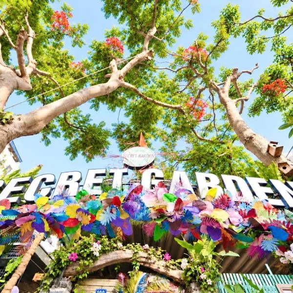 SECRET GARDEN Hostel - WANDERNEST Cat Ba, hotel v destinaci Cát Bà