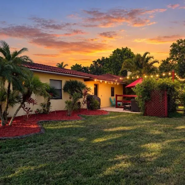 Sunshine Acre 2B 2B King Master Suite, BIG Yard, hotel di Davie